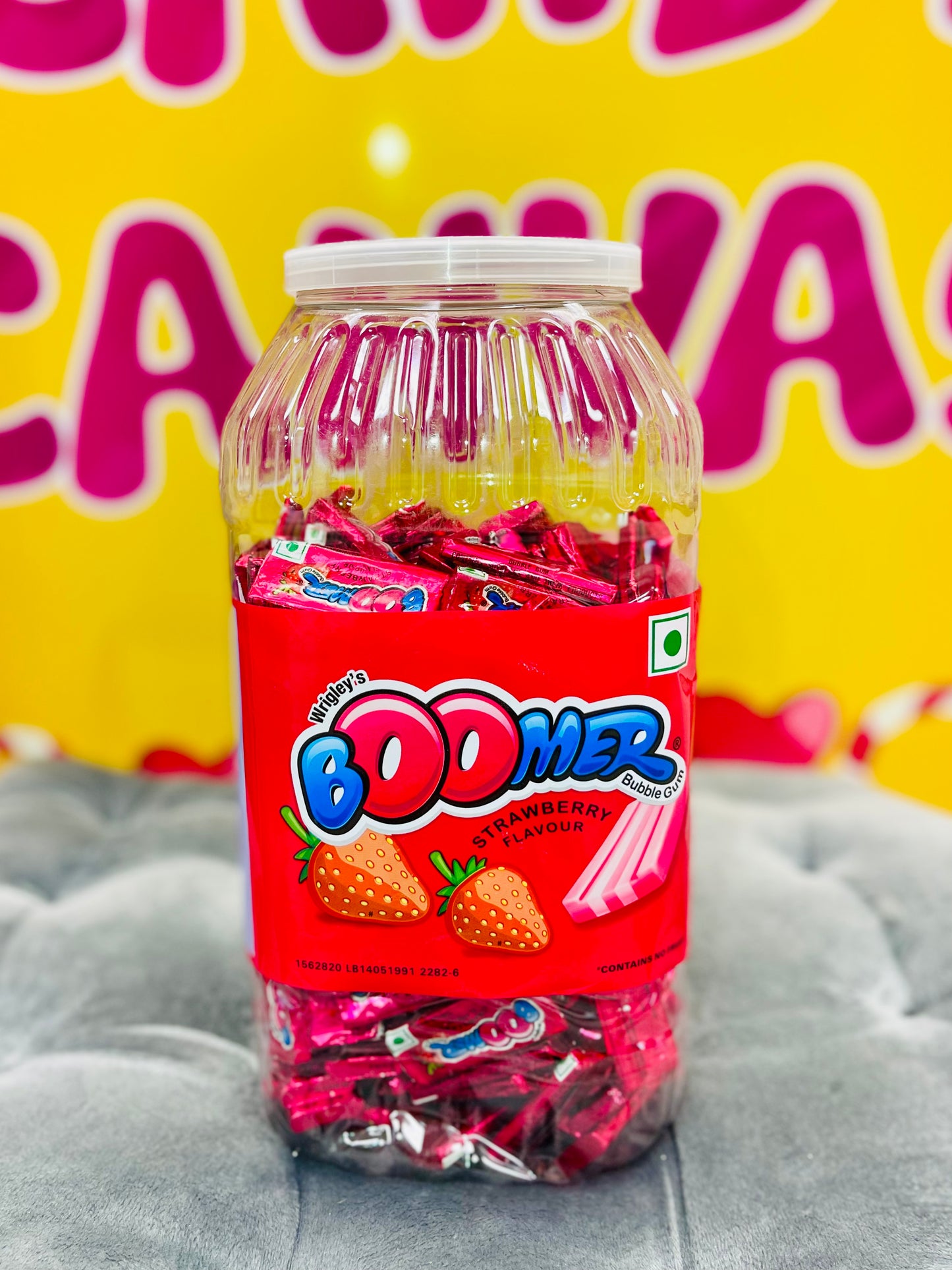 Boomer Strawberry Chewing Gum Jar